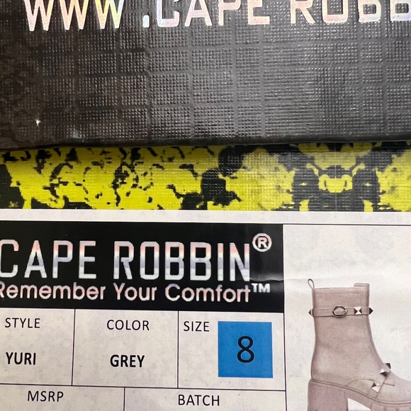 Women's Boots Cape Robbin Yuri Grey Booties buckles straps w/studs Sz 8 - Picture 11 of 11